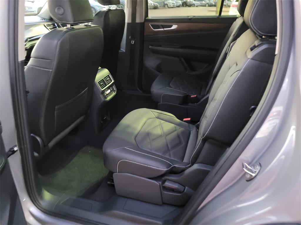 new 2026 Volkswagen Atlas car, priced at $43,771