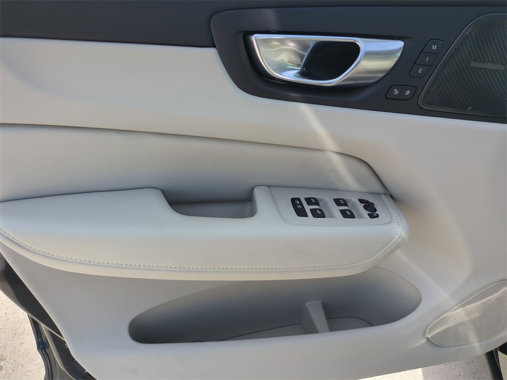 new 2026 Volvo XC60 Plug-In Hybrid car, priced at $71,515