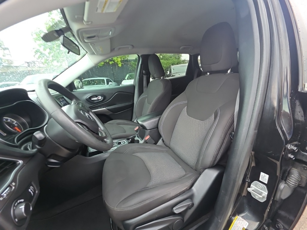 used 2020 Jeep Cherokee car, priced at $14,895
