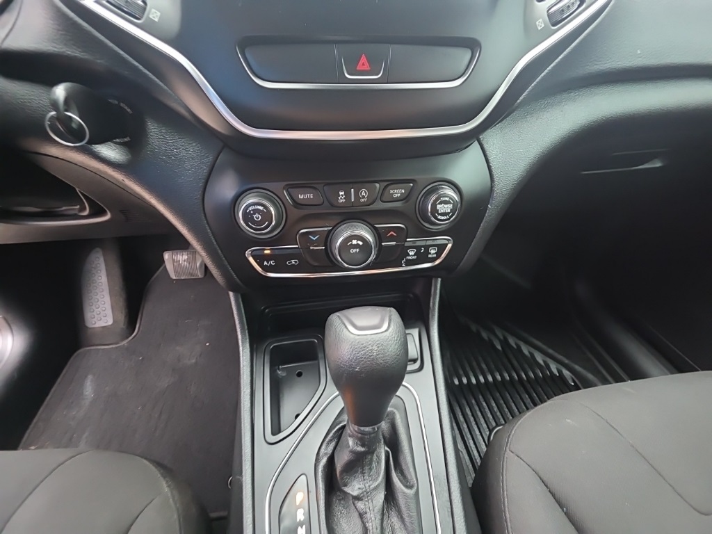 used 2020 Jeep Cherokee car, priced at $14,895