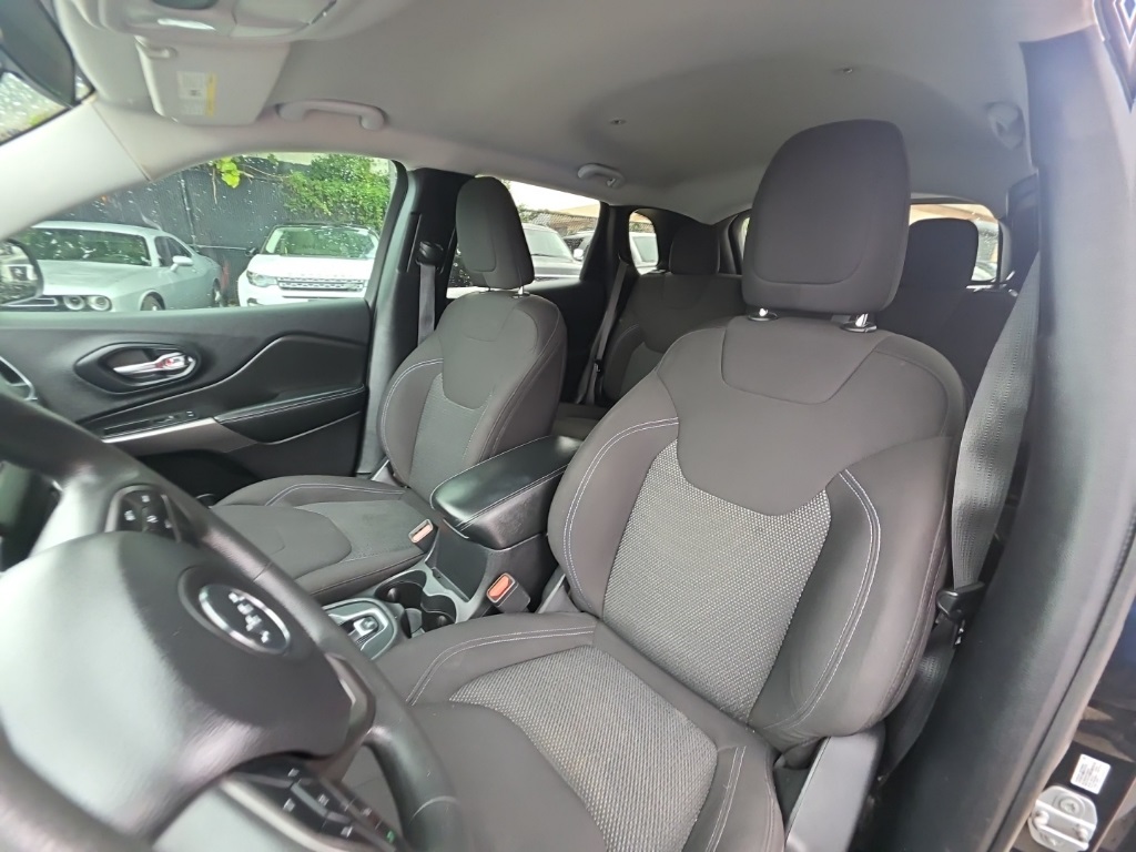 used 2020 Jeep Cherokee car, priced at $14,895