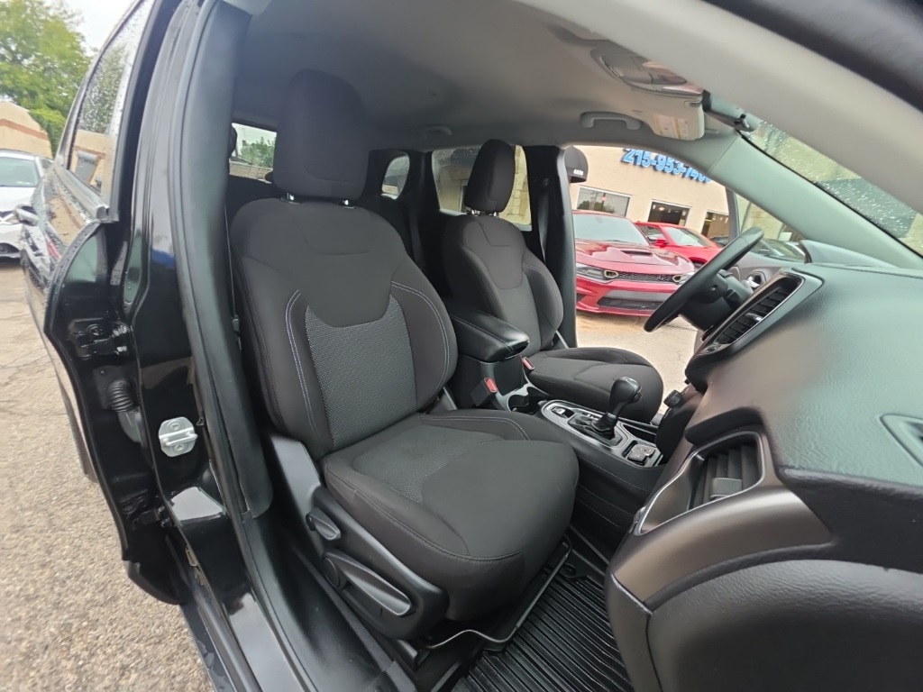 used 2020 Jeep Cherokee car, priced at $14,895