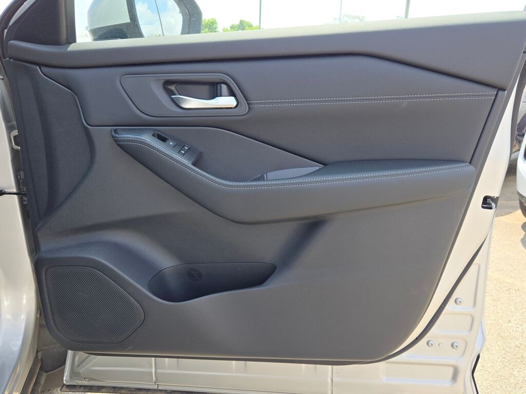 new 2025 Nissan Rogue car, priced at $33,385