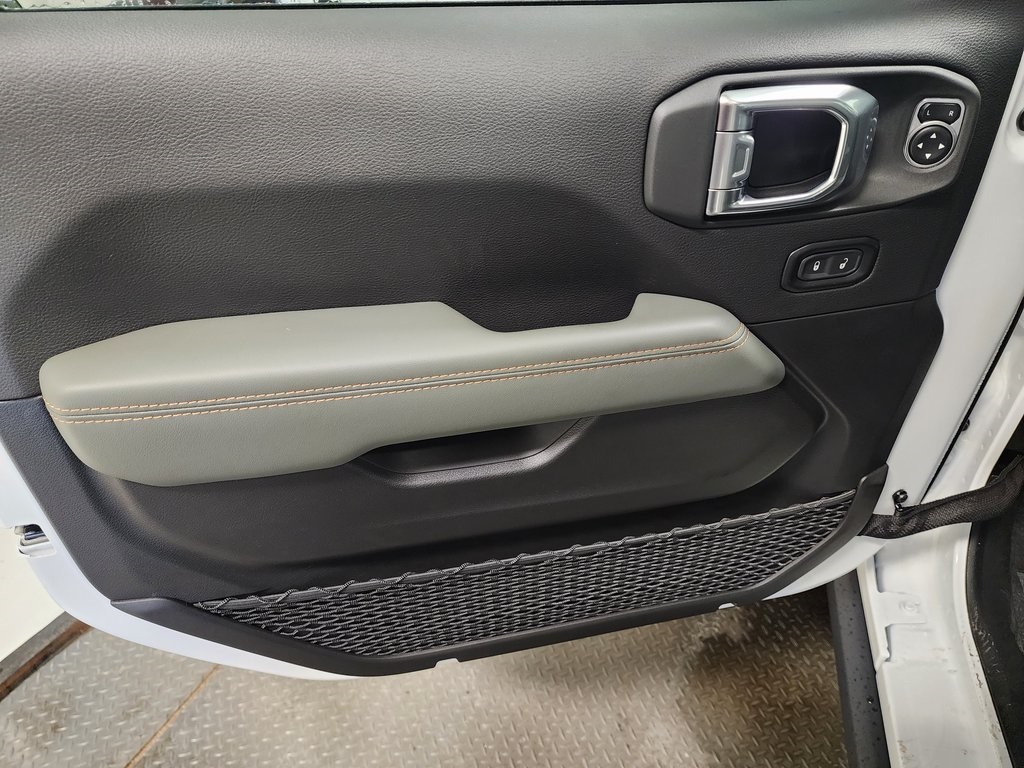 new 2025 Jeep Gladiator car, priced at $58,499