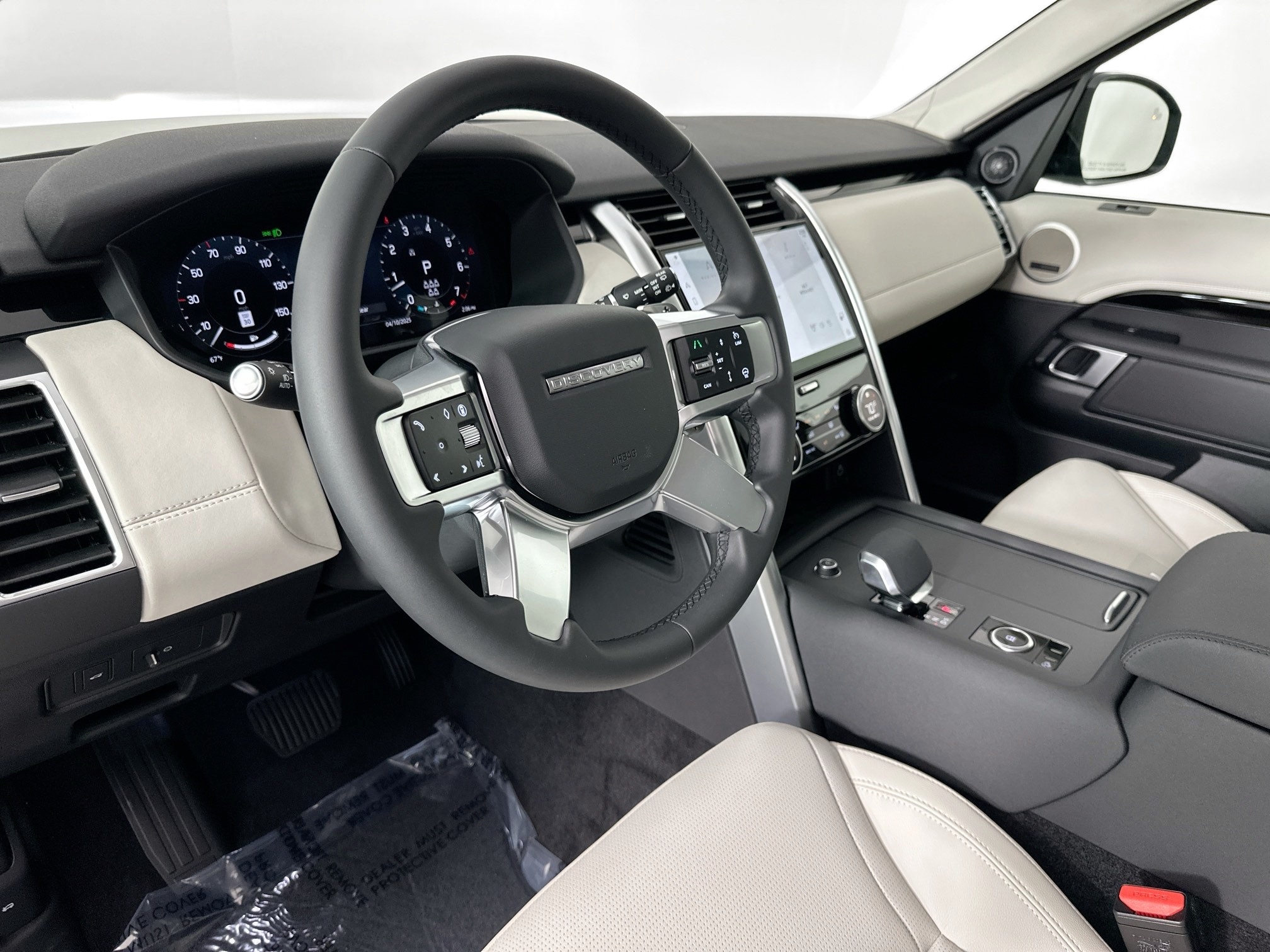 used 2025 Land Rover Discovery car, priced at $67,628