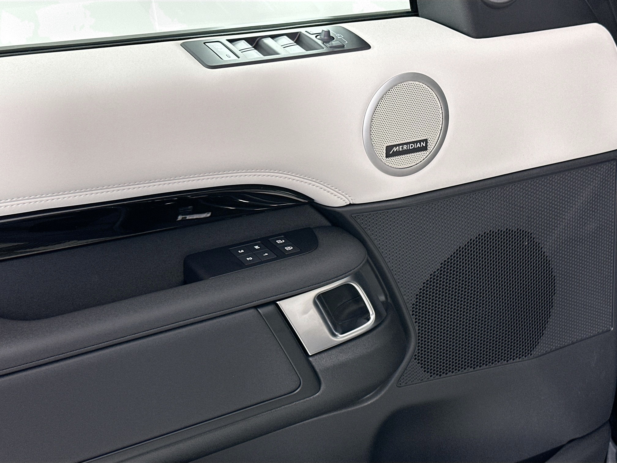 used 2025 Land Rover Discovery car, priced at $67,628