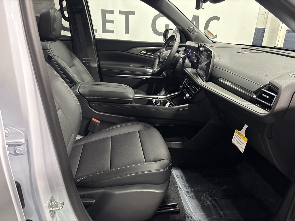 new 2026 Chevrolet Traverse car, priced at $51,720