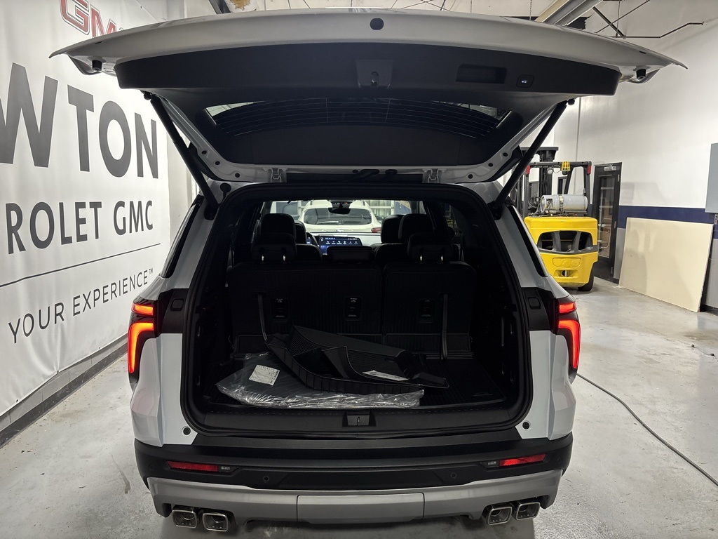 new 2026 Chevrolet Traverse car, priced at $51,720
