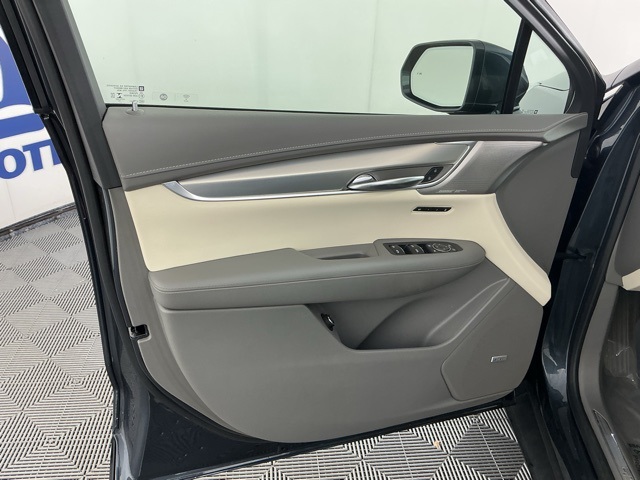 used 2020 Cadillac XT5 car, priced at $29,556