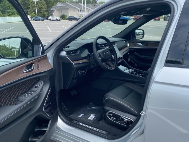 new 2025 Jeep Grand Cherokee car, priced at $53,847