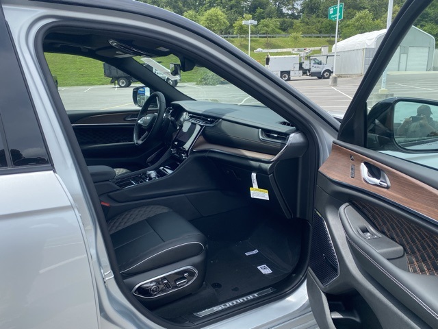 new 2025 Jeep Grand Cherokee car, priced at $53,847