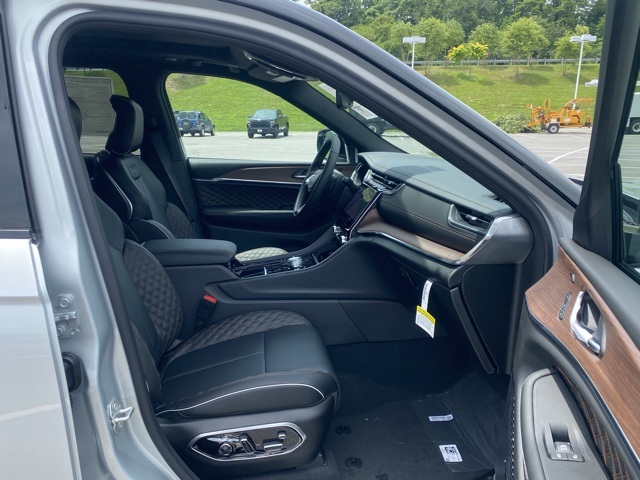 new 2025 Jeep Grand Cherokee car, priced at $53,847