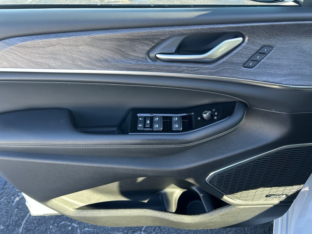 used 2024 Jeep Grand Cherokee car, priced at $43,996