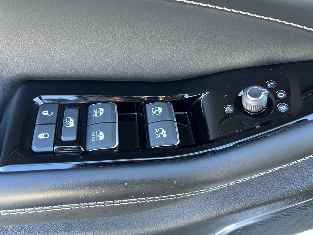 used 2024 Jeep Grand Cherokee car, priced at $43,996