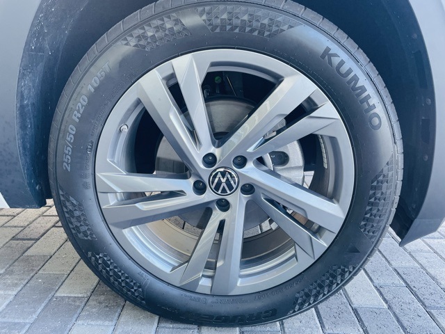used 2024 Volkswagen Atlas Cross Sport car, priced at $39,900
