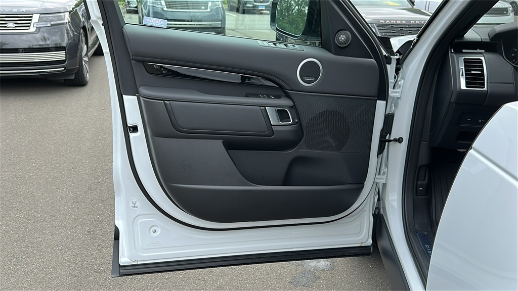 new 2025 Land Rover Discovery car, priced at $65,985