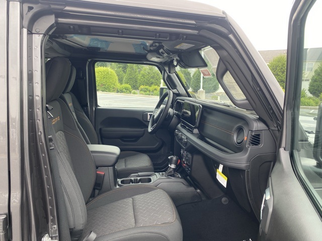 new 2025 Jeep Gladiator car, priced at $44,207