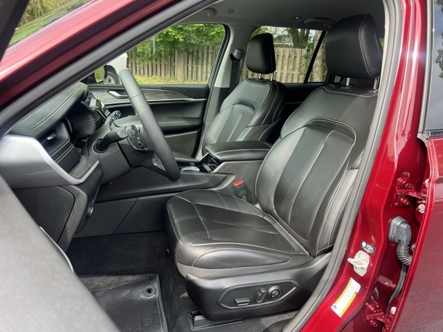 used 2023 Jeep Grand Cherokee car, priced at $36,500
