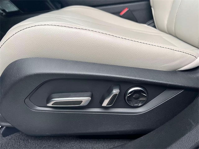 used 2025 Acura RDX car, priced at $40,250