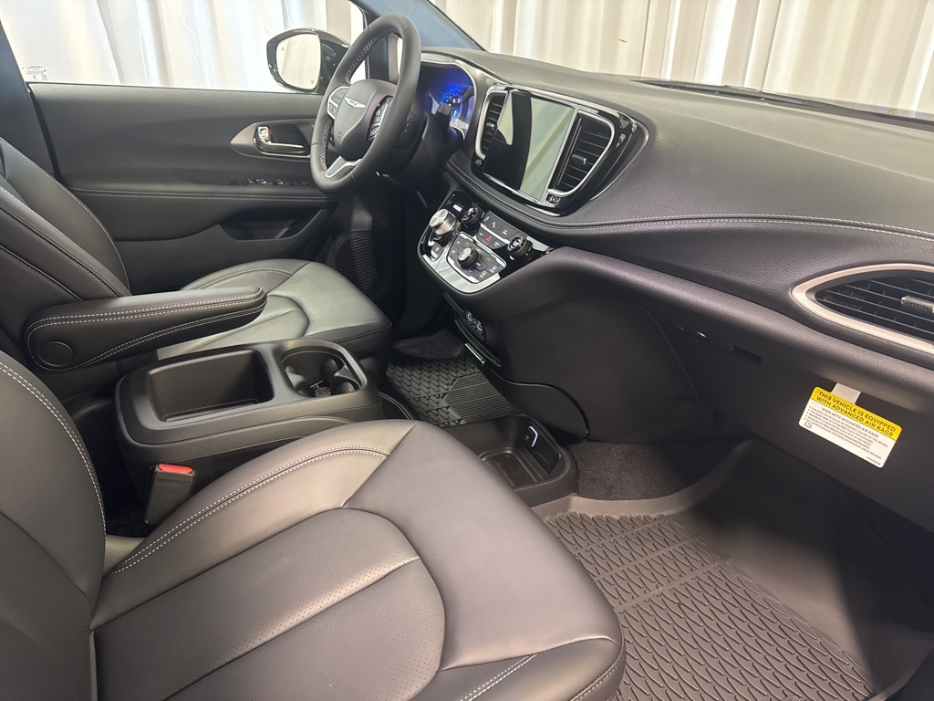 new 2025 Chrysler Pacifica car, priced at $44,615