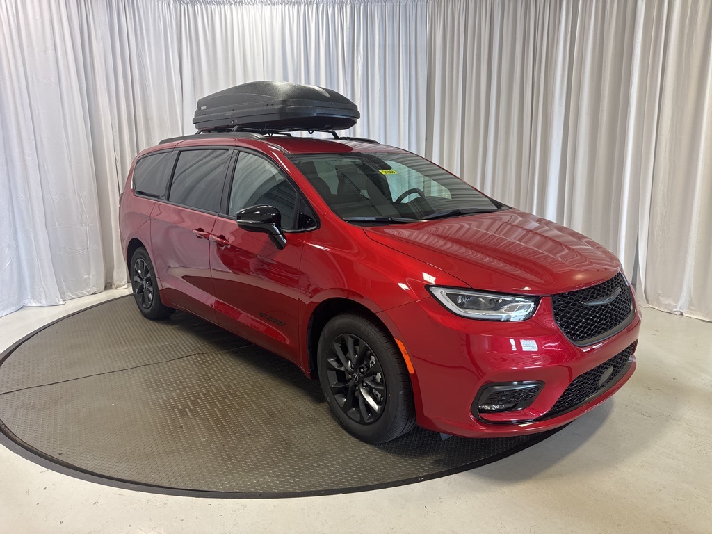 new 2025 Chrysler Pacifica car, priced at $44,615
