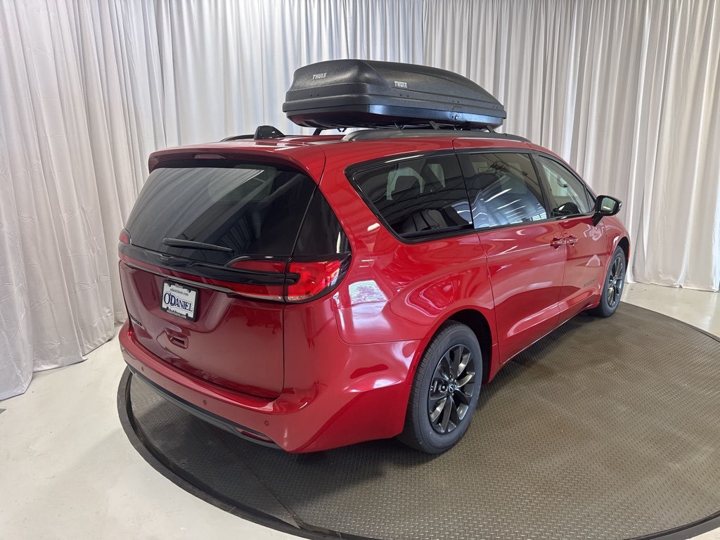 new 2025 Chrysler Pacifica car, priced at $44,615
