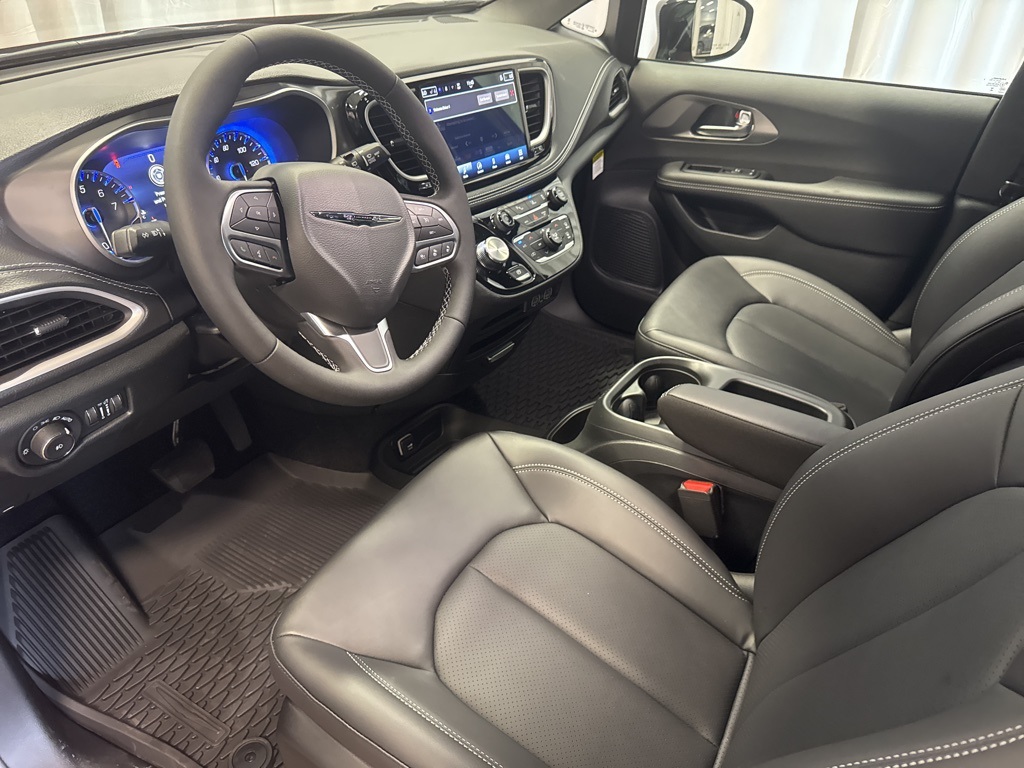 new 2025 Chrysler Pacifica car, priced at $44,615