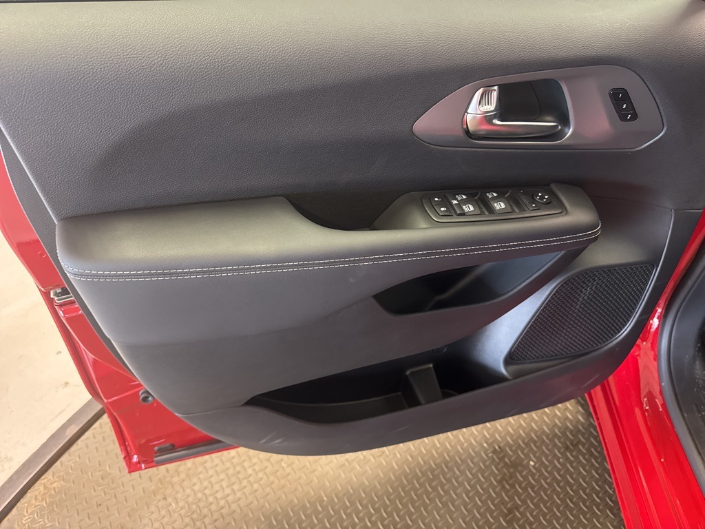 new 2025 Chrysler Pacifica car, priced at $44,615