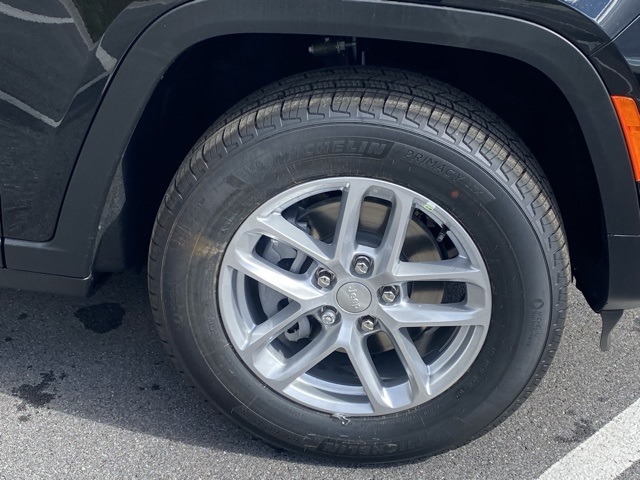 new 2025 Jeep Grand Cherokee car, priced at $36,997
