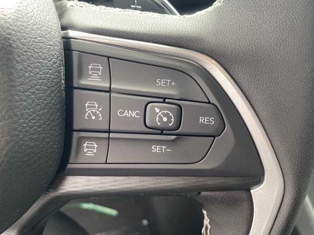 new 2025 Jeep Grand Cherokee car, priced at $36,997