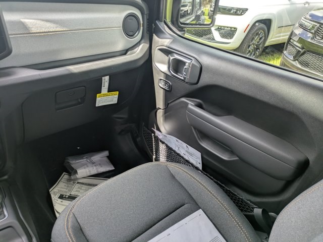 new 2025 Jeep Gladiator car, priced at $32,940