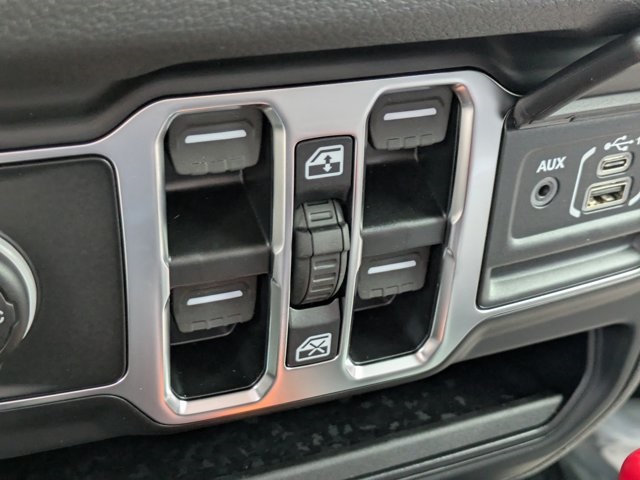 new 2025 Jeep Gladiator car, priced at $32,940
