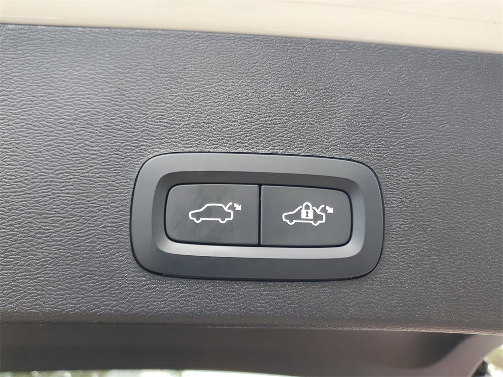 used 2023 Volvo XC40 car, priced at $24,994