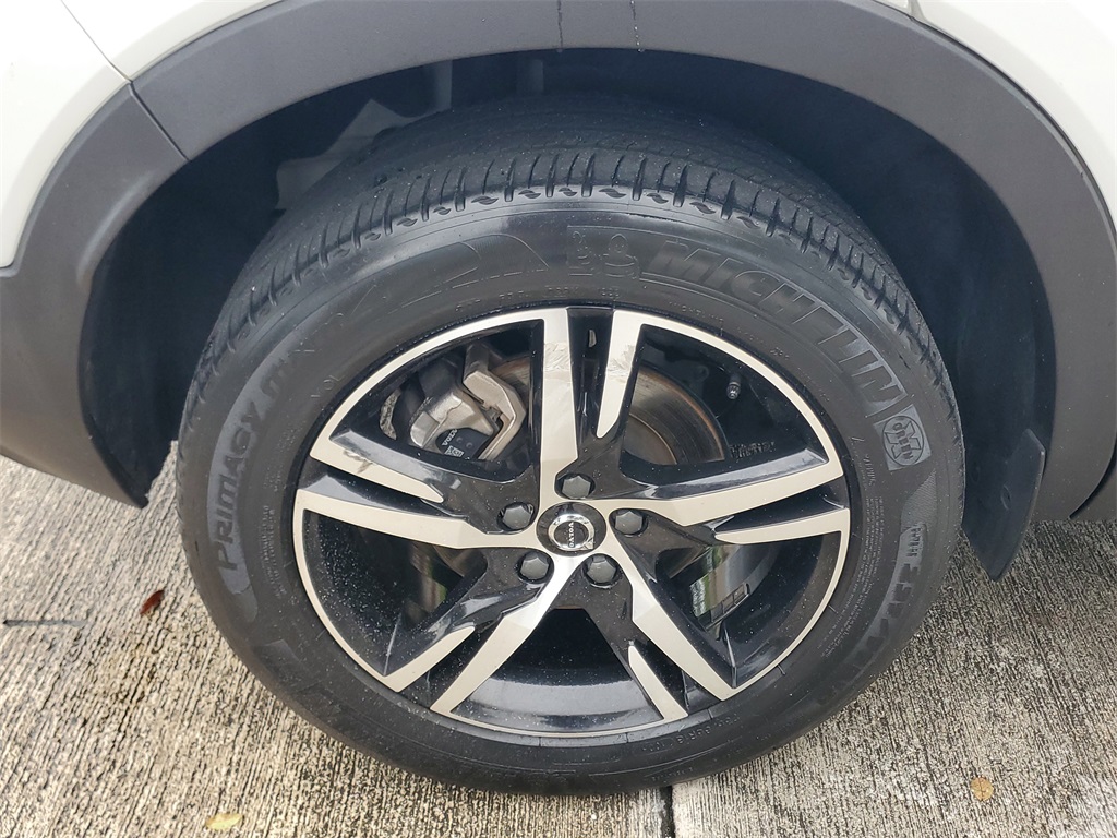 used 2023 Volvo XC40 car, priced at $24,994