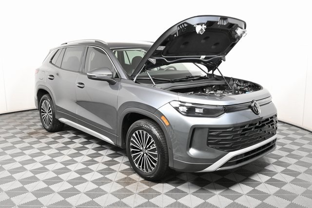 new 2025 Volkswagen Tiguan car, priced at $32,801