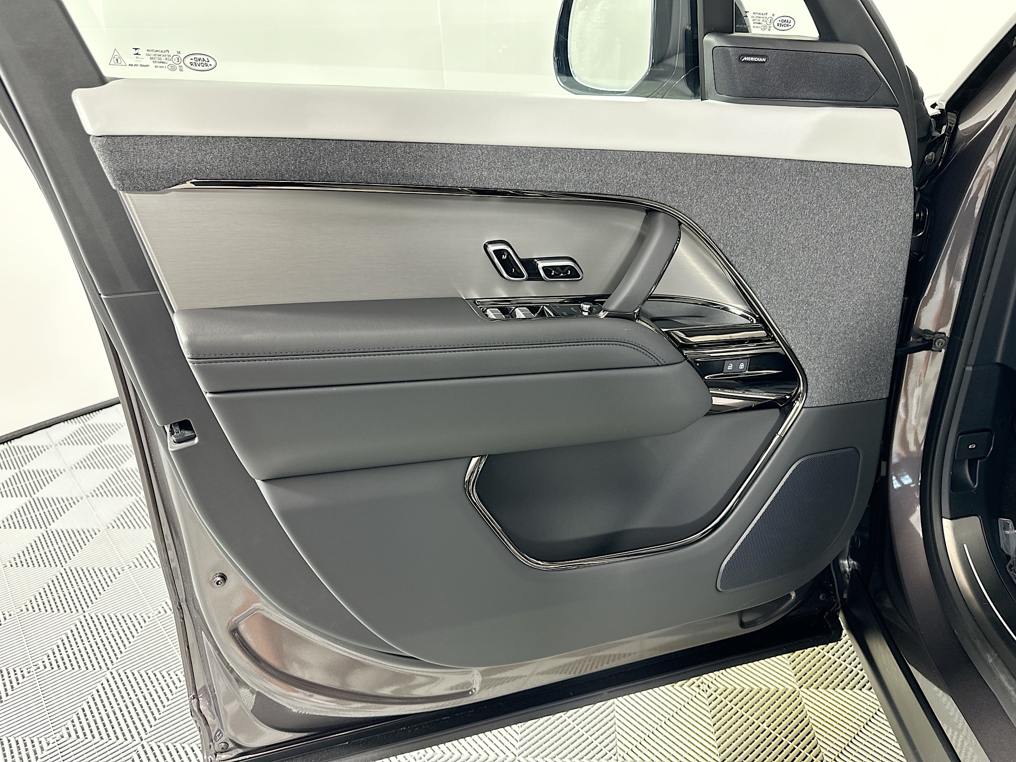 new 2025 Land Rover Range Rover Sport car, priced at $121,770