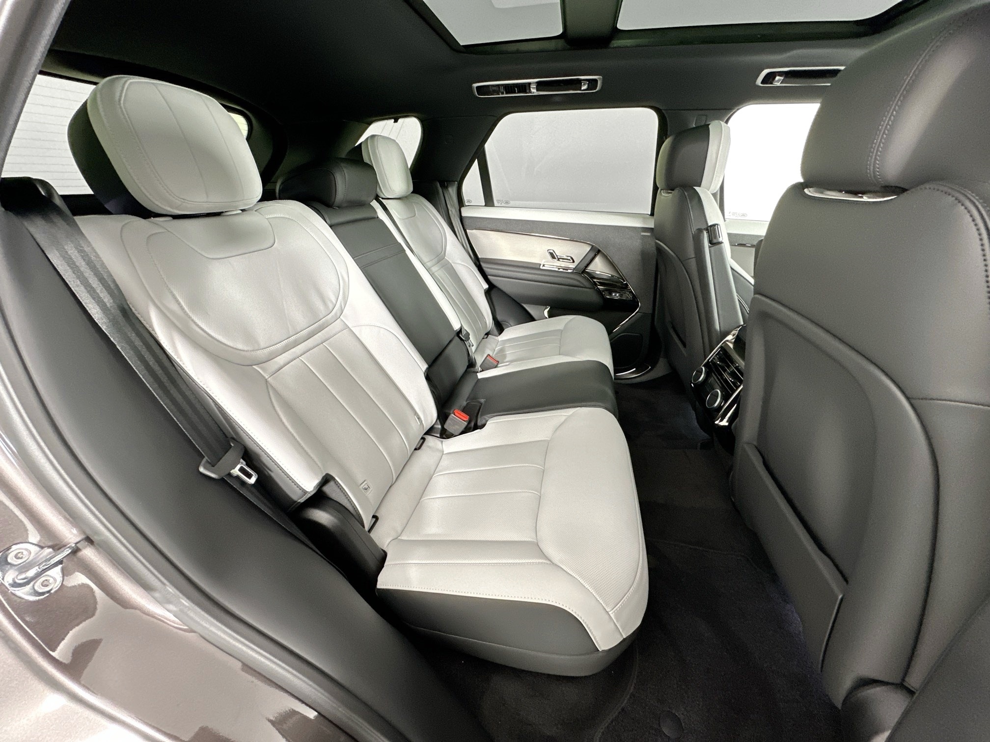 new 2025 Land Rover Range Rover Sport car, priced at $121,770
