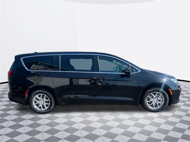 new 2025 Chrysler Pacifica car, priced at $41,452