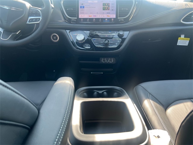 new 2025 Chrysler Pacifica car, priced at $41,452