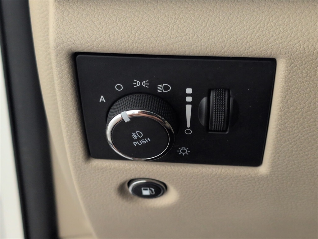 used 2018 Jeep Grand Cherokee car, priced at $14,000