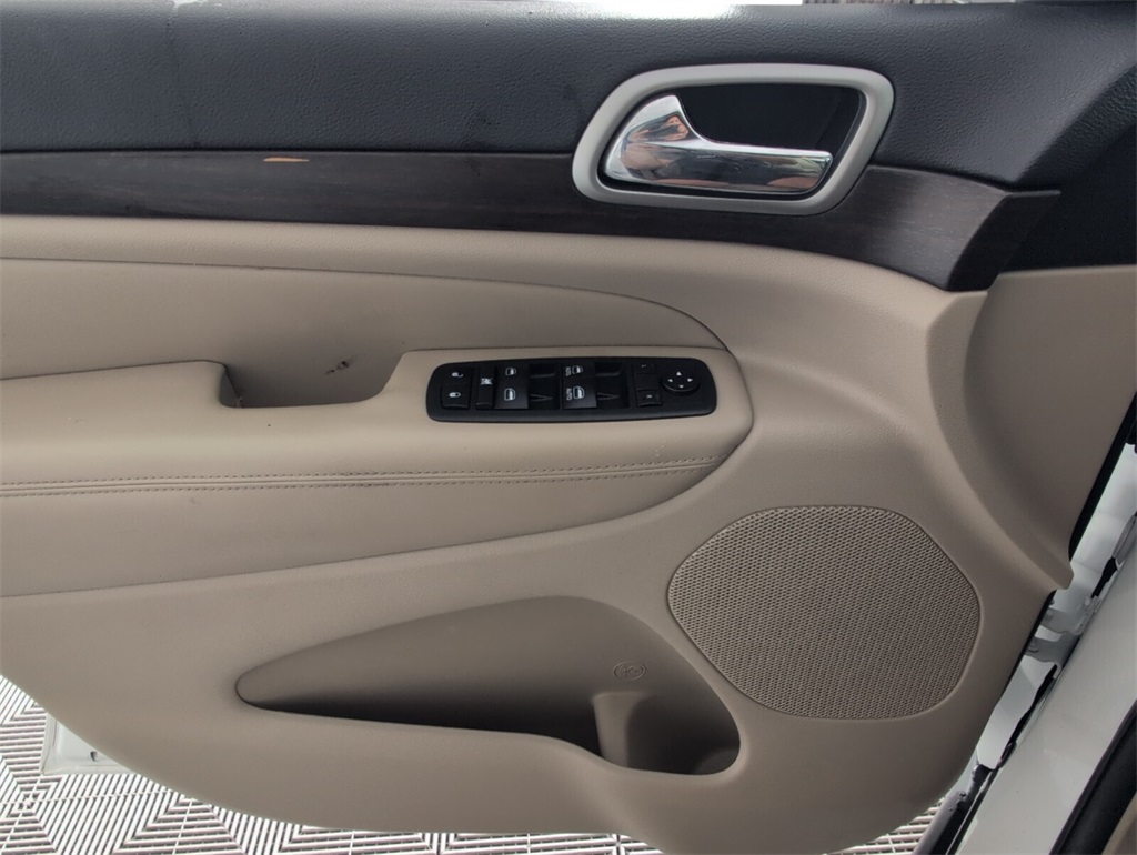 used 2018 Jeep Grand Cherokee car, priced at $14,000