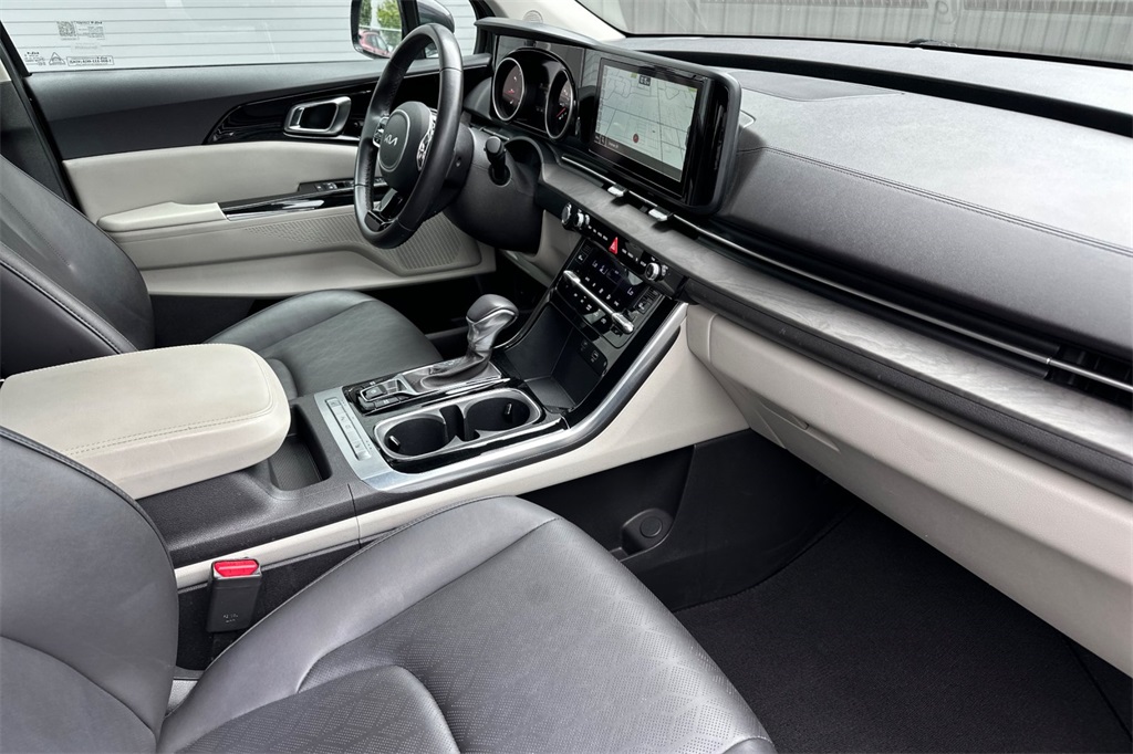 used 2024 Kia Carnival car, priced at $37,997