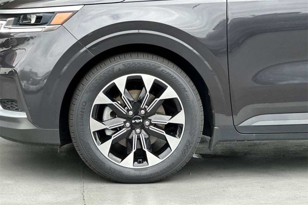 used 2024 Kia Carnival car, priced at $37,997