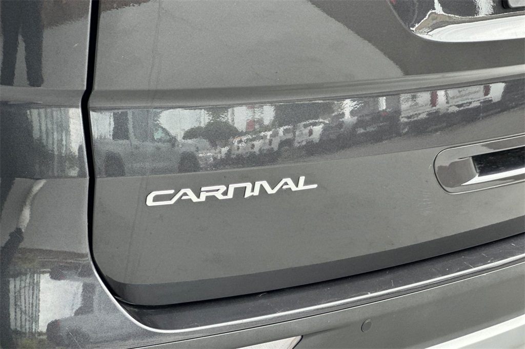 used 2024 Kia Carnival car, priced at $37,997