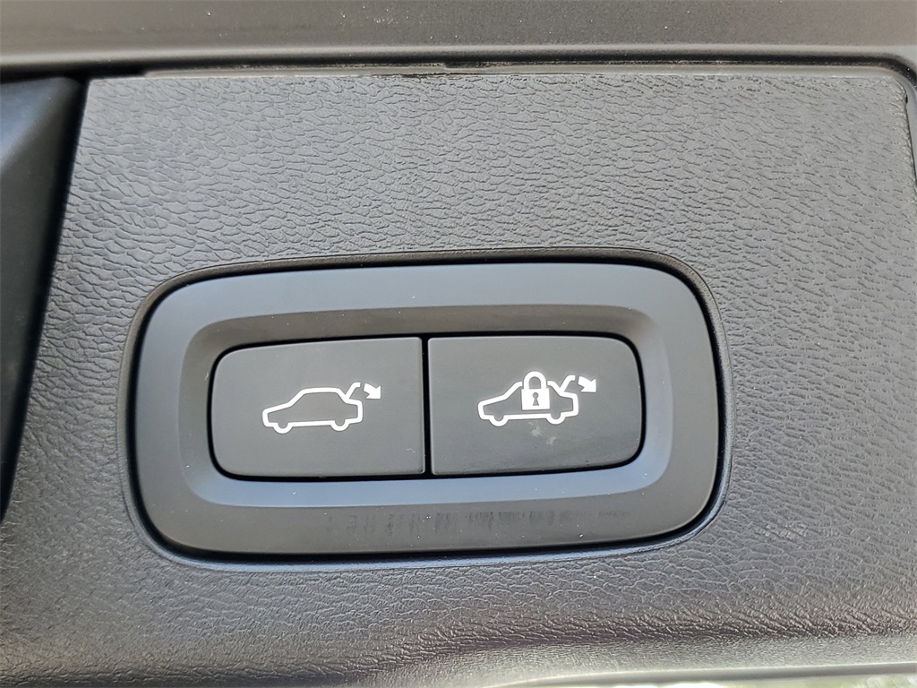used 2025 Volvo XC60 car, priced at $39,995