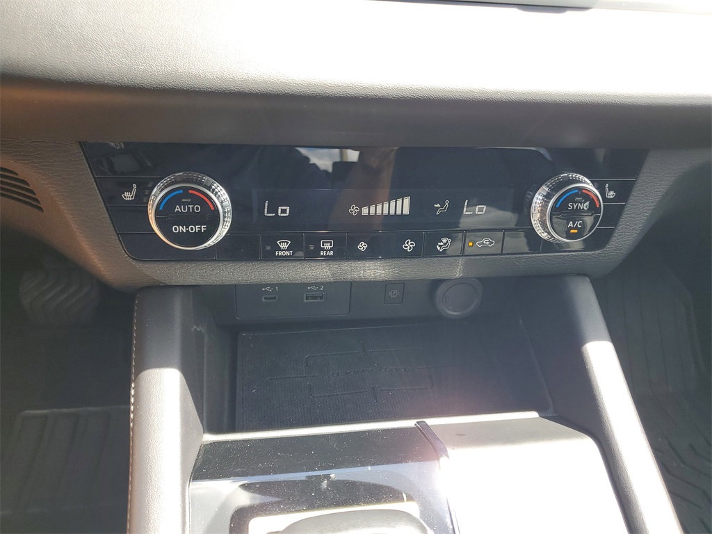 used 2024 Mitsubishi Outlander car, priced at $24,998