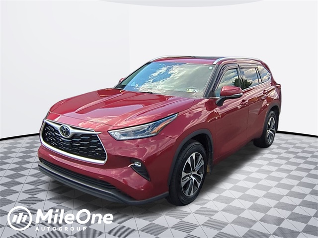 used 2021 Toyota Highlander car, priced at $32,811