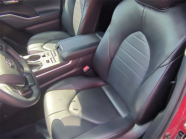 used 2021 Toyota Highlander car, priced at $32,811