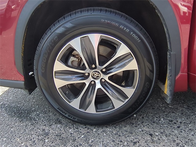 used 2021 Toyota Highlander car, priced at $32,811