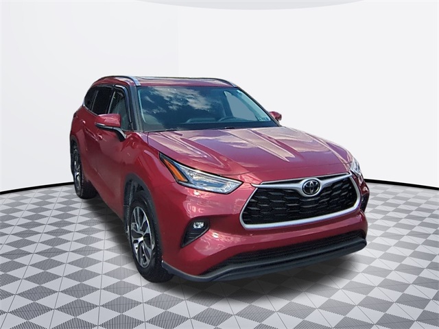 used 2021 Toyota Highlander car, priced at $32,811